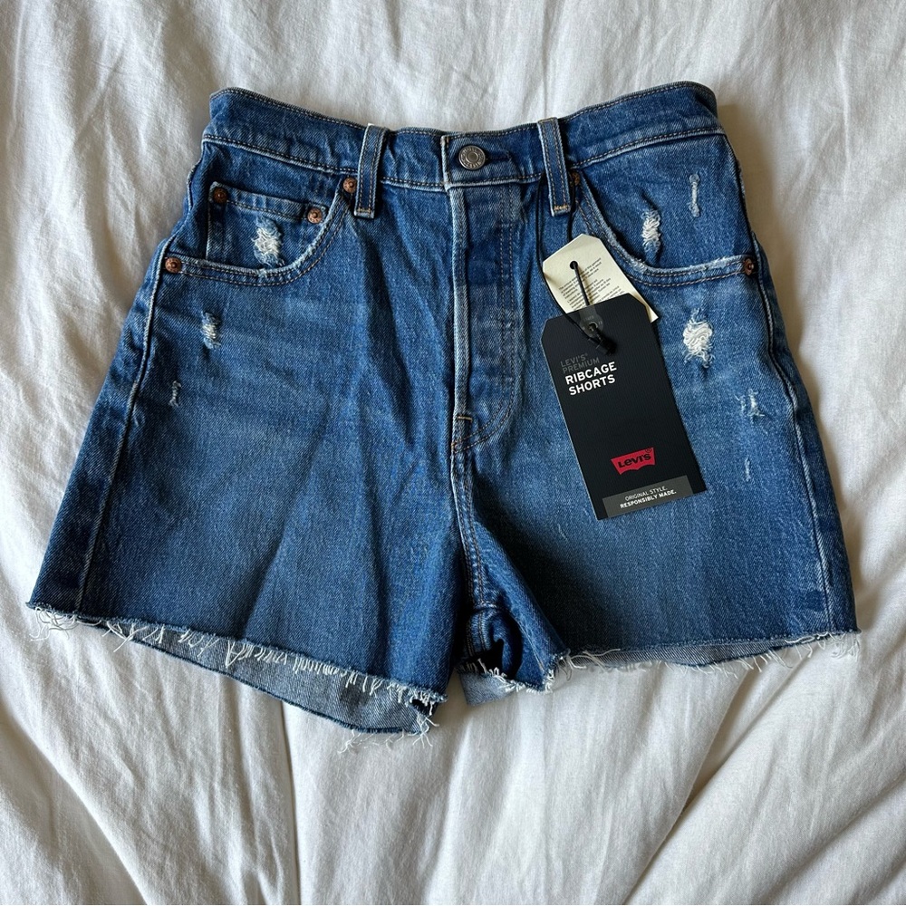 NWT Levi’s Ribcage Shorts | size 26